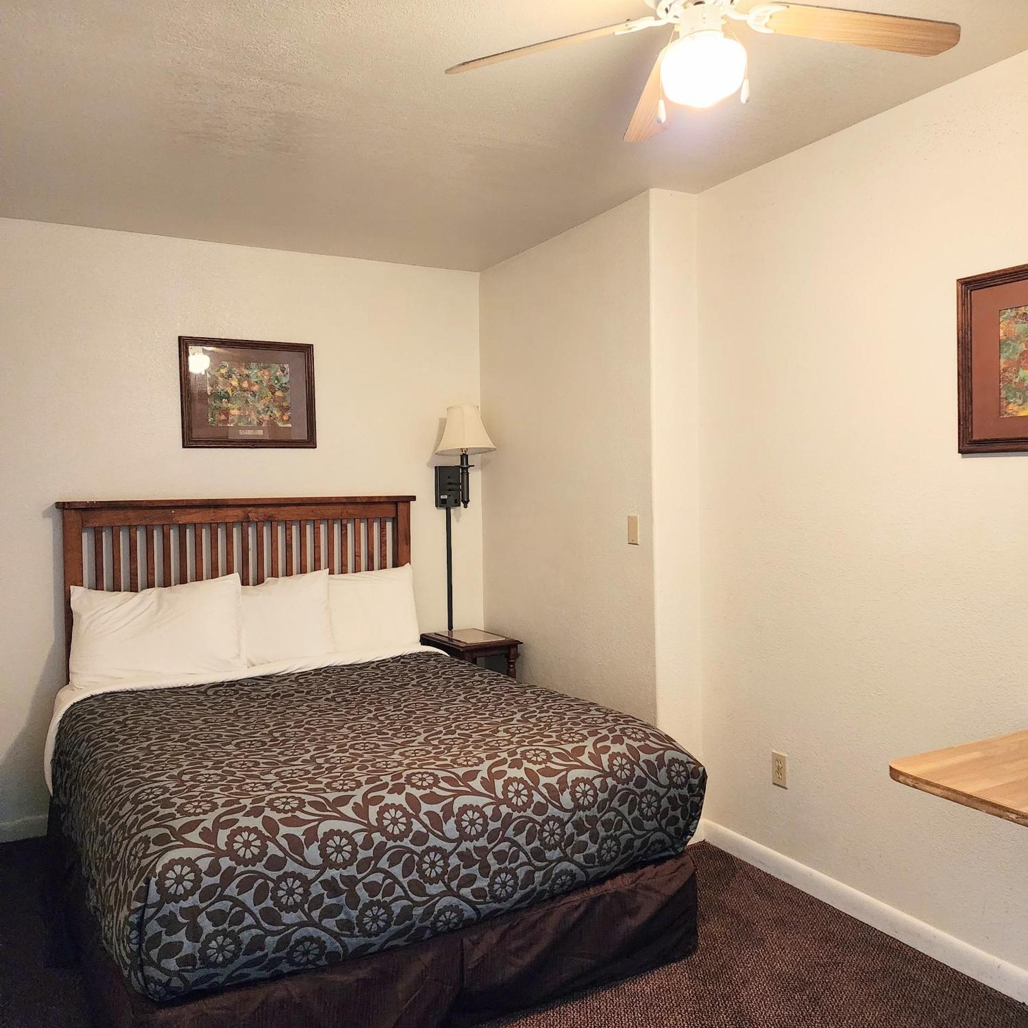 Canyon Motel Near Rocky Mountain National Park Хот-Салфер-Спрингс Экстерьер фото