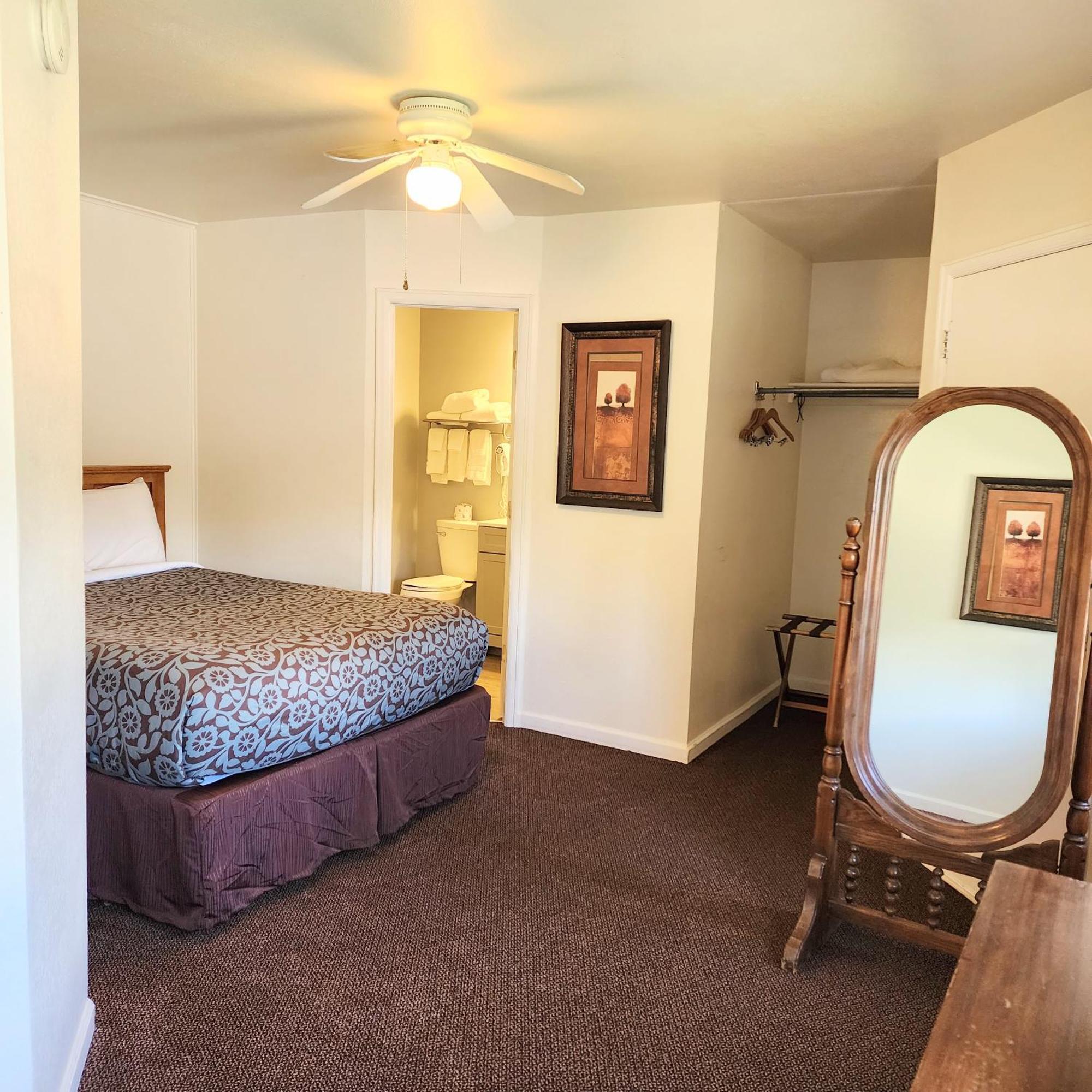 Canyon Motel Near Rocky Mountain National Park Хот-Салфер-Спрингс Экстерьер фото