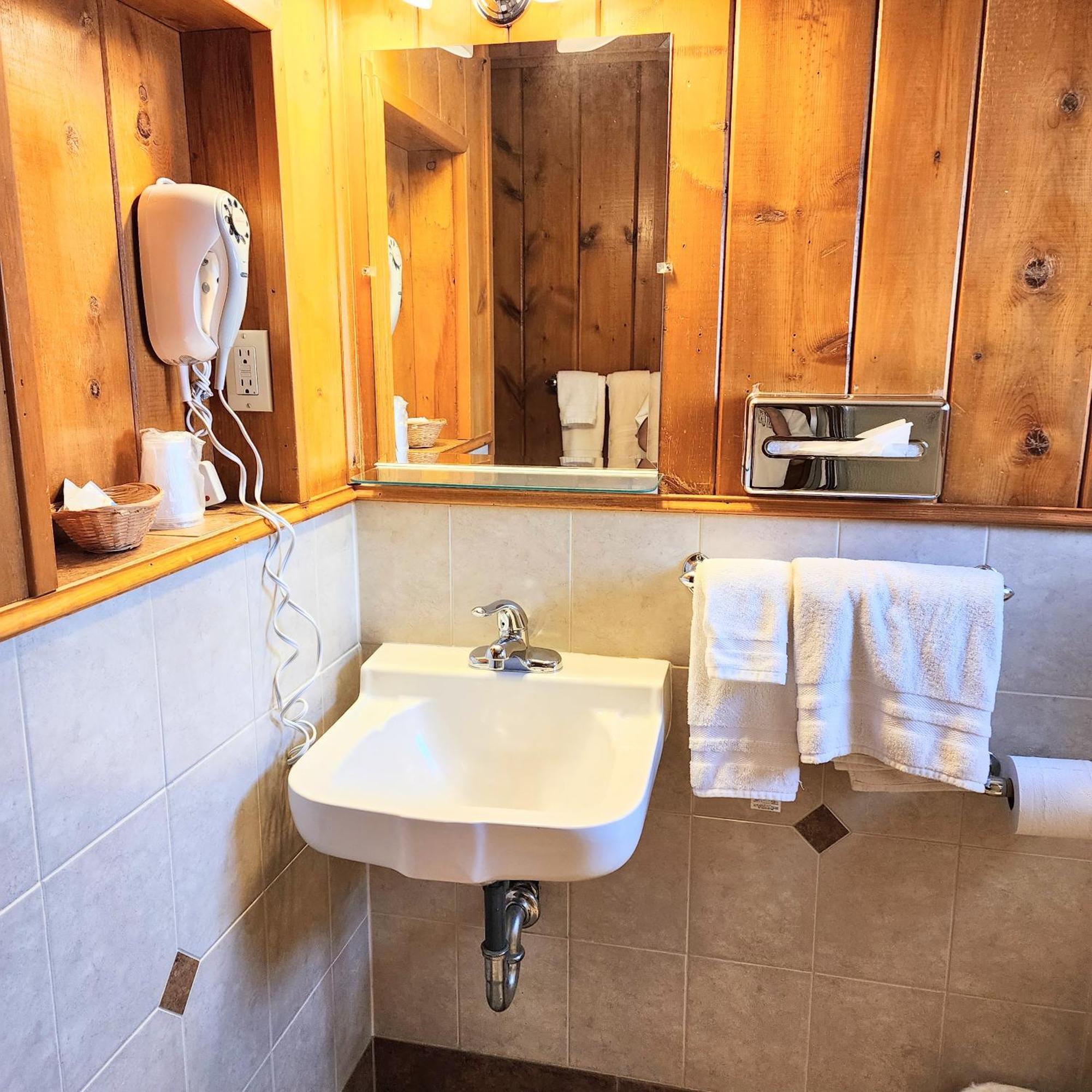 Canyon Motel Near Rocky Mountain National Park Хот-Салфер-Спрингс Экстерьер фото