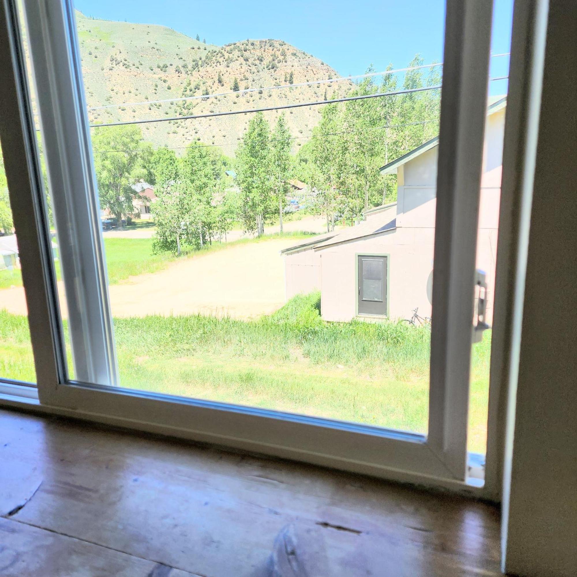 Canyon Motel Near Rocky Mountain National Park Хот-Салфер-Спрингс Экстерьер фото