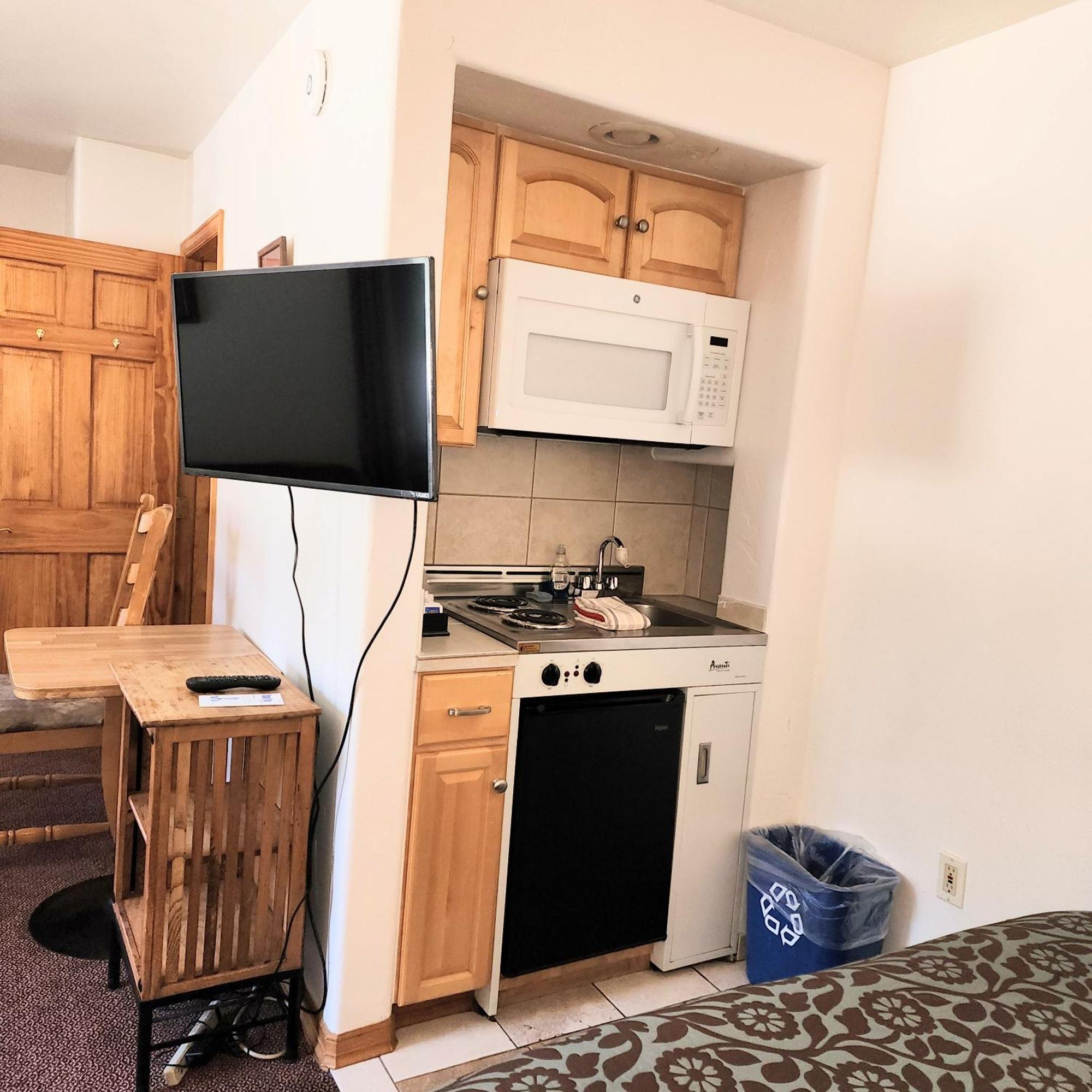 Canyon Motel Near Rocky Mountain National Park Хот-Салфер-Спрингс Экстерьер фото