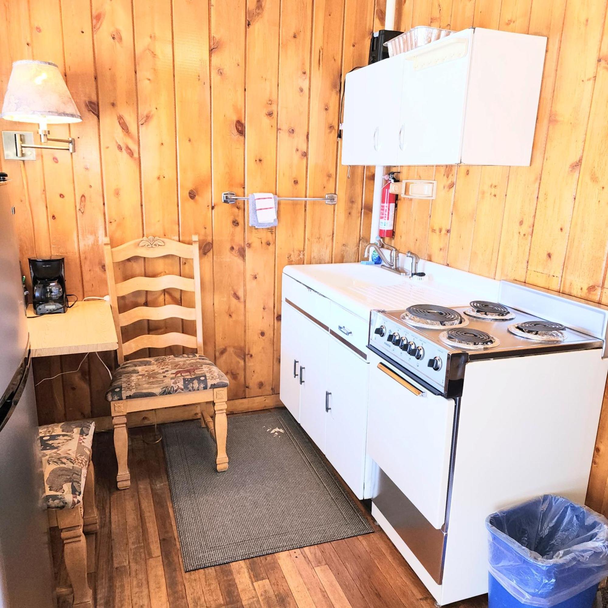 Canyon Motel Near Rocky Mountain National Park Хот-Салфер-Спрингс Экстерьер фото