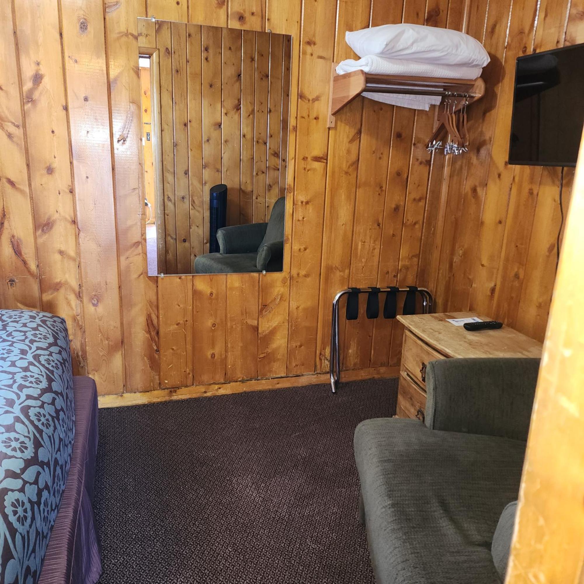 Canyon Motel Near Rocky Mountain National Park Хот-Салфер-Спрингс Экстерьер фото
