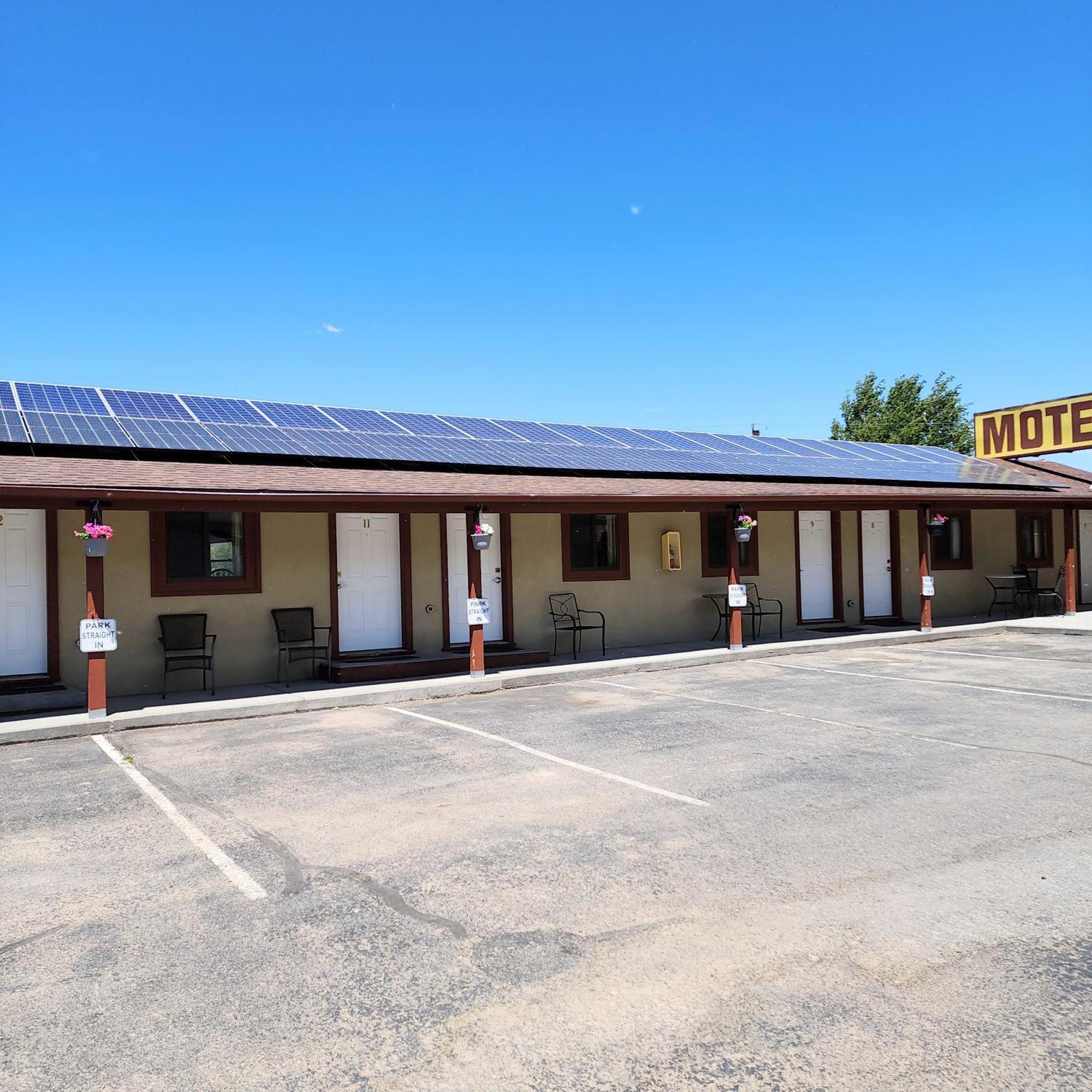 Canyon Motel Near Rocky Mountain National Park Хот-Салфер-Спрингс Экстерьер фото